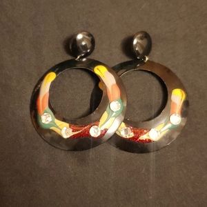 80s baby! Black dangle post earrings enamel color streaked